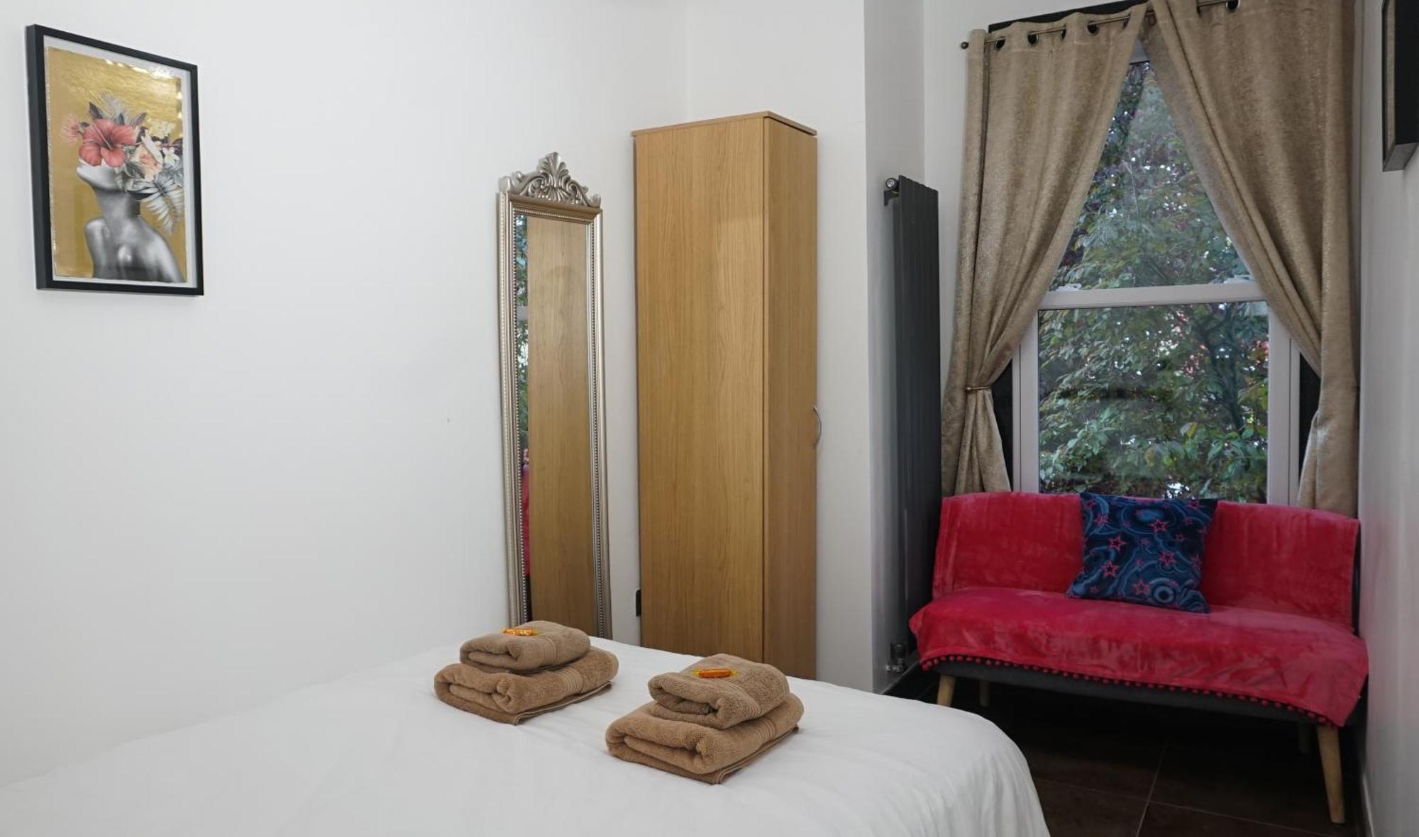 Beautiful London Home Sleeps 6, 2 Minutes To Metro Exterior foto